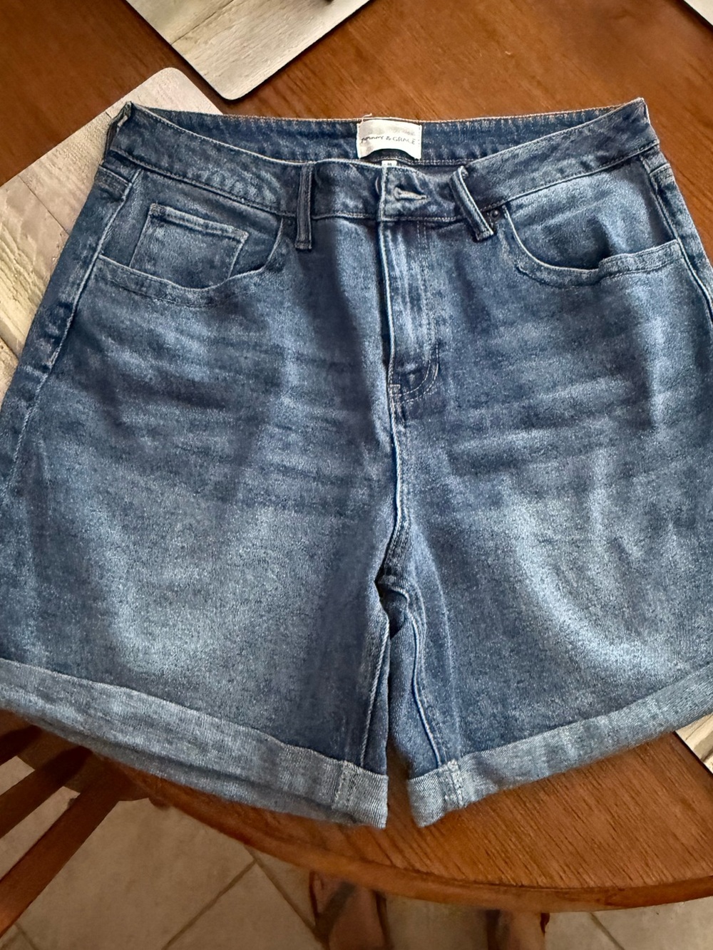 Poppy & Grace 
Classic Cuffed Women's Denim Shorts in Washed Blue